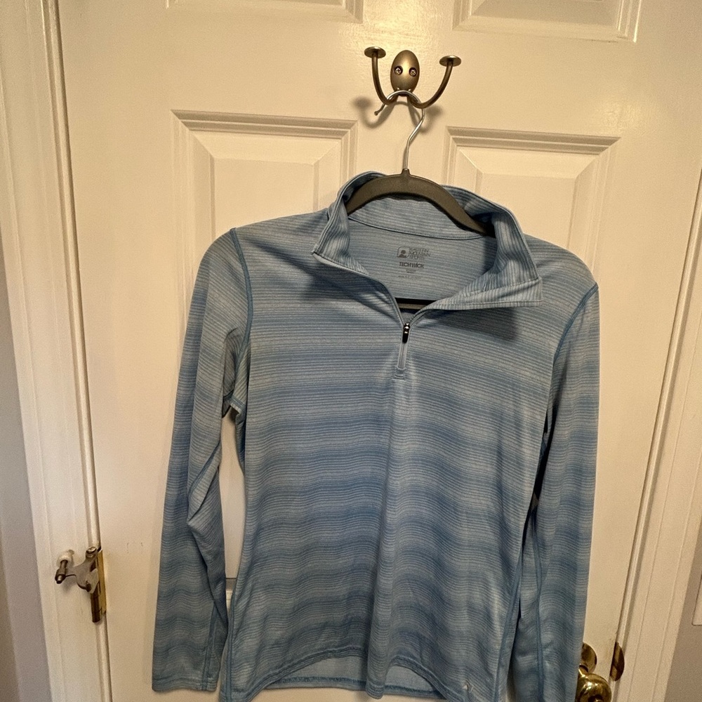 Eastern Mountain Sports top